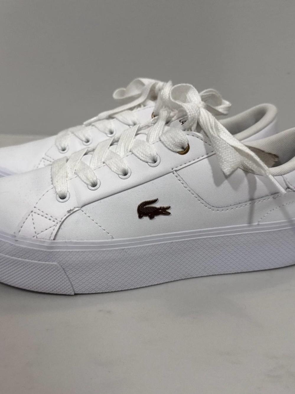 Lacoste Woman’s White Sneakers with Gold Croc Accent worn once!!! - Picture 4 of 9